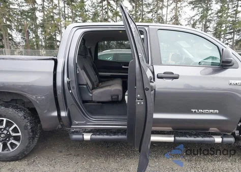 2018 Toyota Tundra Sr5 5.7L V8 z USA, uszkodzony, nr VIN 5TFDY5F15JX741440